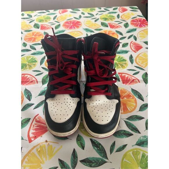 Nike Air Jordan One Retro Mid Rise Black Toe 2023 Black White Red Youth Size 7 - Picture 2 of 13